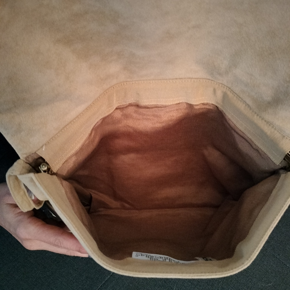 EUC-Tan suede clutch